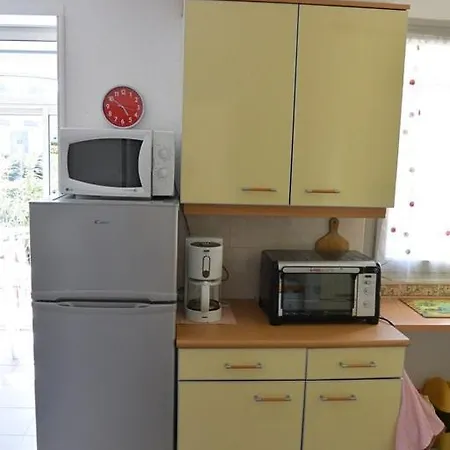 4 Personnes, 1 Chambre, Terrasse + Parking - Ref- Ag 101 * Agde