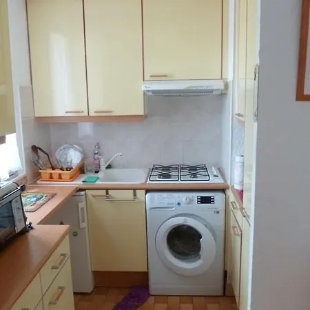 4 Personnes, 1 Chambre, Terrasse + Parking - Ref- Ag 101 *