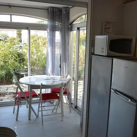 4 Personnes, 1 Chambre, Terrasse + Parking - Ref- Ag 101 Apartmán *