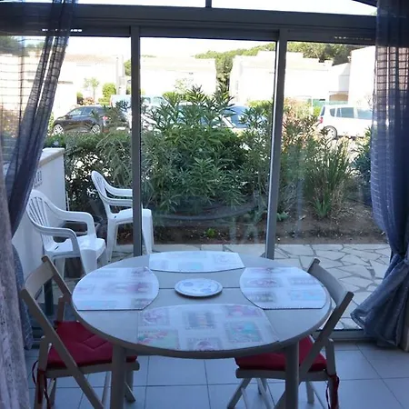 4 Personnes, 1 Chambre, Terrasse + Parking - Ref- Ag 101 Apartmán Agde