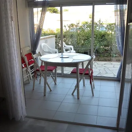 4 Personnes, 1 Chambre, Terrasse + Parking - Ref- Ag 101 Apartmán *